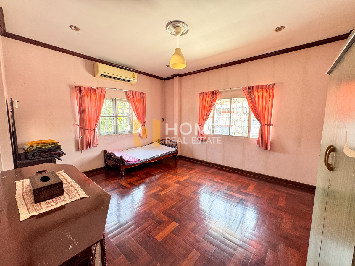 For SaleHousePattaya, Bangsaen, Chonburi : Detached House Amporn Place Sriracha / 5 Bedrooms (For Sale), Detached House Amporn Place Sriracha / 5 Bedrooms (FOR SALE) YEAN155