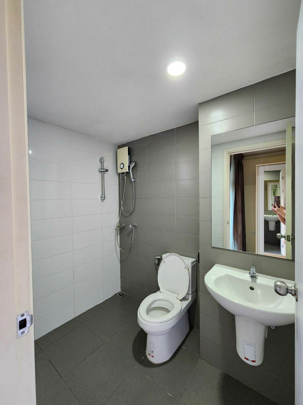 For SaleCondoSamut Prakan,Samrong : 🟢Knot is comfortable, happy to help.🔥Empty room. Good price, view of peoples houses, help with loan service until transfer day 🔥 : Condo for sale, The Cabana, near BTS Samrong 800m