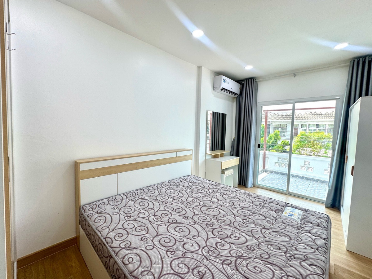For RentHouseRatchadapisek, Huaikwang, Suttisan : 🌈Townhouse 2 floors, 5Bed 2Bath, Charoen 29, Ratchada 18, Huai Khwang, new house, available, ready to move in🔆