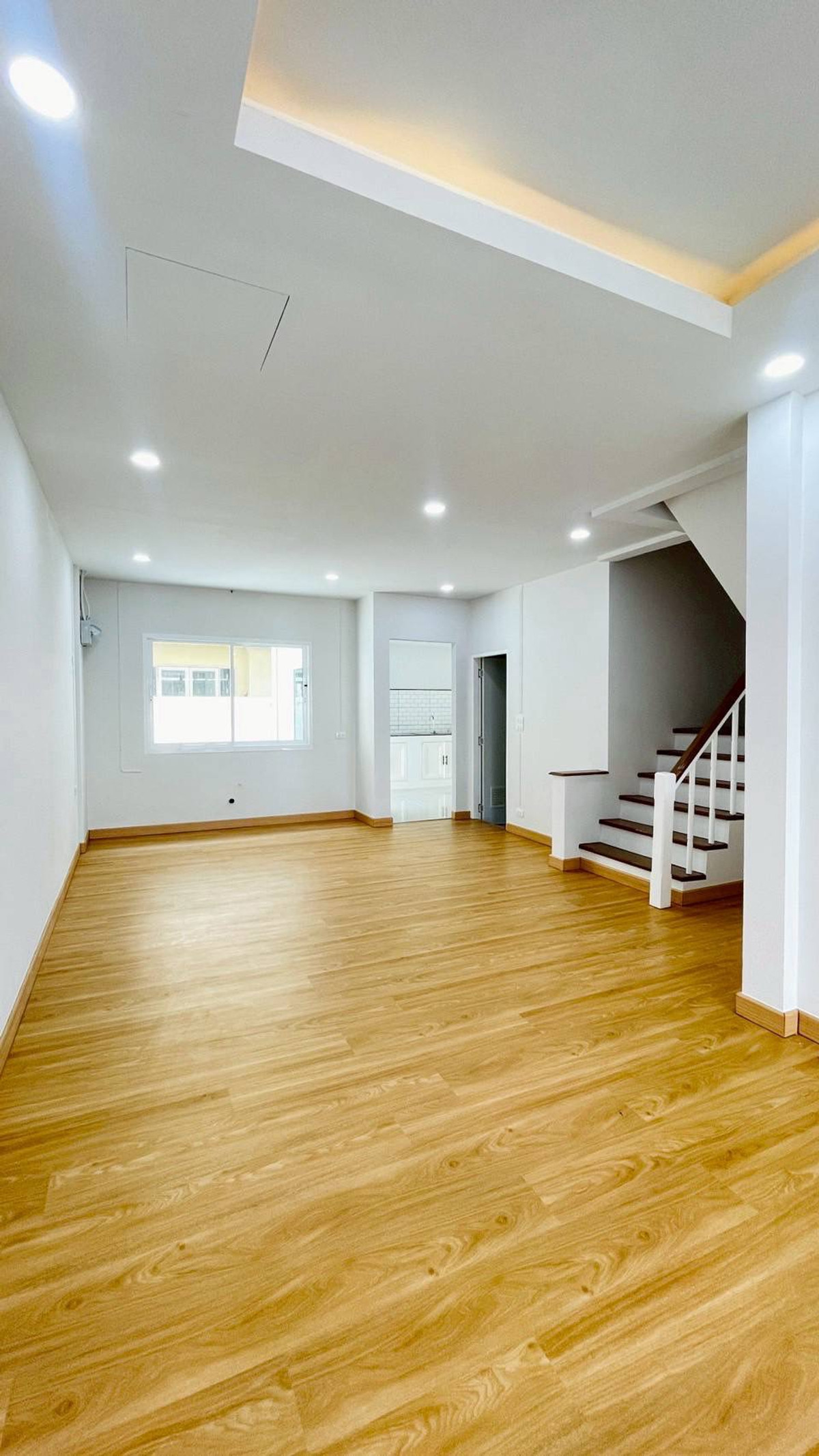 ขายทาวน์โฮมนนทบุรี บางใหญ่ บางบัวทอง : ขายทาวน์เฮาส์บุศรินทร์ L&H บ้านกล้วย-ไทรน้อย 20.5 ตร.ว. ใกล้ MRT คลองบางไผ่ ฟรีโอน