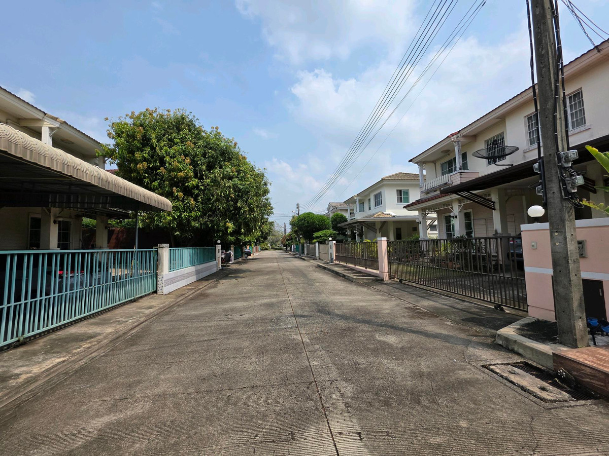 For SaleHousePathum Thani,Rangsit, Thammasat : 2-storey detached house for sale, 55 sq m, Chaiyaphruek Village 2, Tiwanon - Wongwaen, get a corner house, best price.