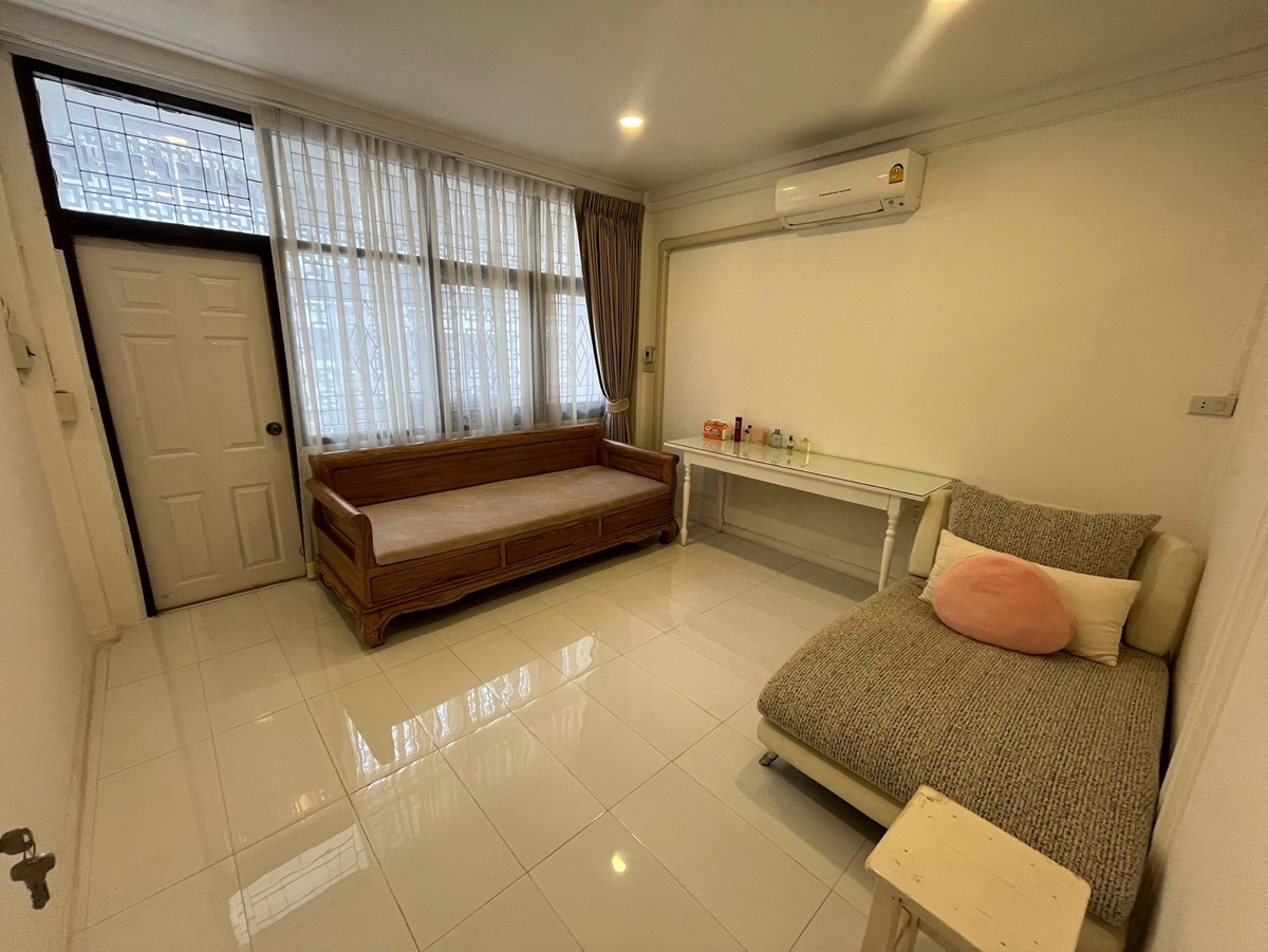 ให้เช่าอาคารพาณิชย์อารีย์ อนุสาวรีย์ : อาคารพาณิชย์ อารีย์ พหลโยธิน ใกล้ BTS อารีย์ 270 เมตร ทำเลดี ติดถนนใหญ่