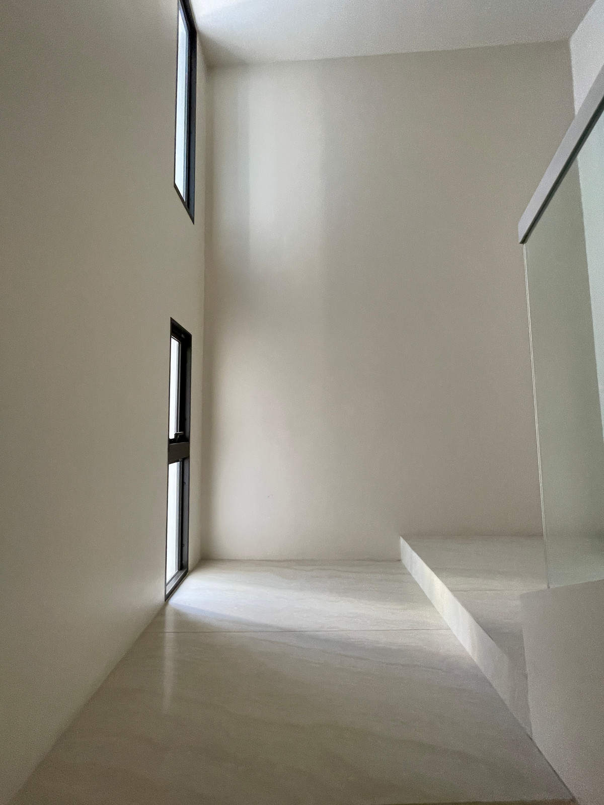 ขายบ้านเลียบทางด่วนรามอินทรา : 🔥 EXCLUSIVE PROMOTION 🔥โอกาสสุดท้ายในการครอบครองในราคาพิเศษที่สุด [ขาย] 💎 Ultra Luxury Show Unit | ELIVA Ekkamai - Eastville 💎 บ้านเดี่ยวหรู 3 ชั้น ดีไซน์ Mid-Century Modern — ความเป็นส่วนตัวสูงสุดเพียง 4 ยูนิตในโครงการ!