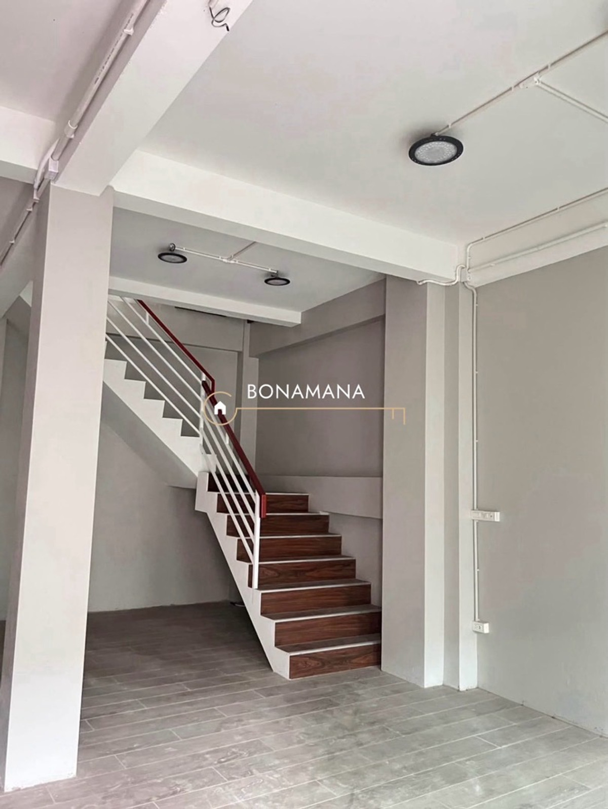 For RentShop HouseYaowarat, Banglamphu : Rent a commercial building, 1 unit, 6 floors, Yaowarat - Ratchawong, charming alleys, foreign tourist attractions, Hostel / Airbnb is Perfect rooms!