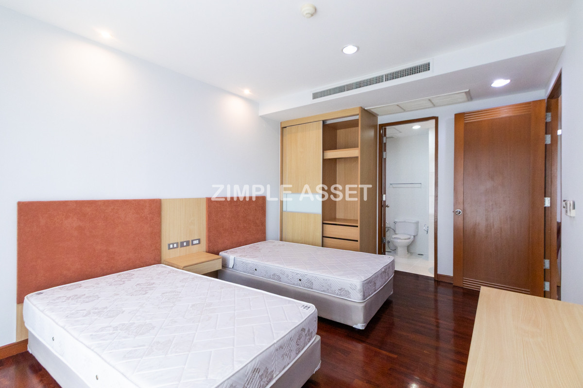 For RentSukhumvit, Asoke, Thonglor : Line ID: @zimple_asset Luxury aprtment in center of sukhumvit. Offering premium facilities for an elevated living experience. Surrounded by leading shopping malls in a prime location.