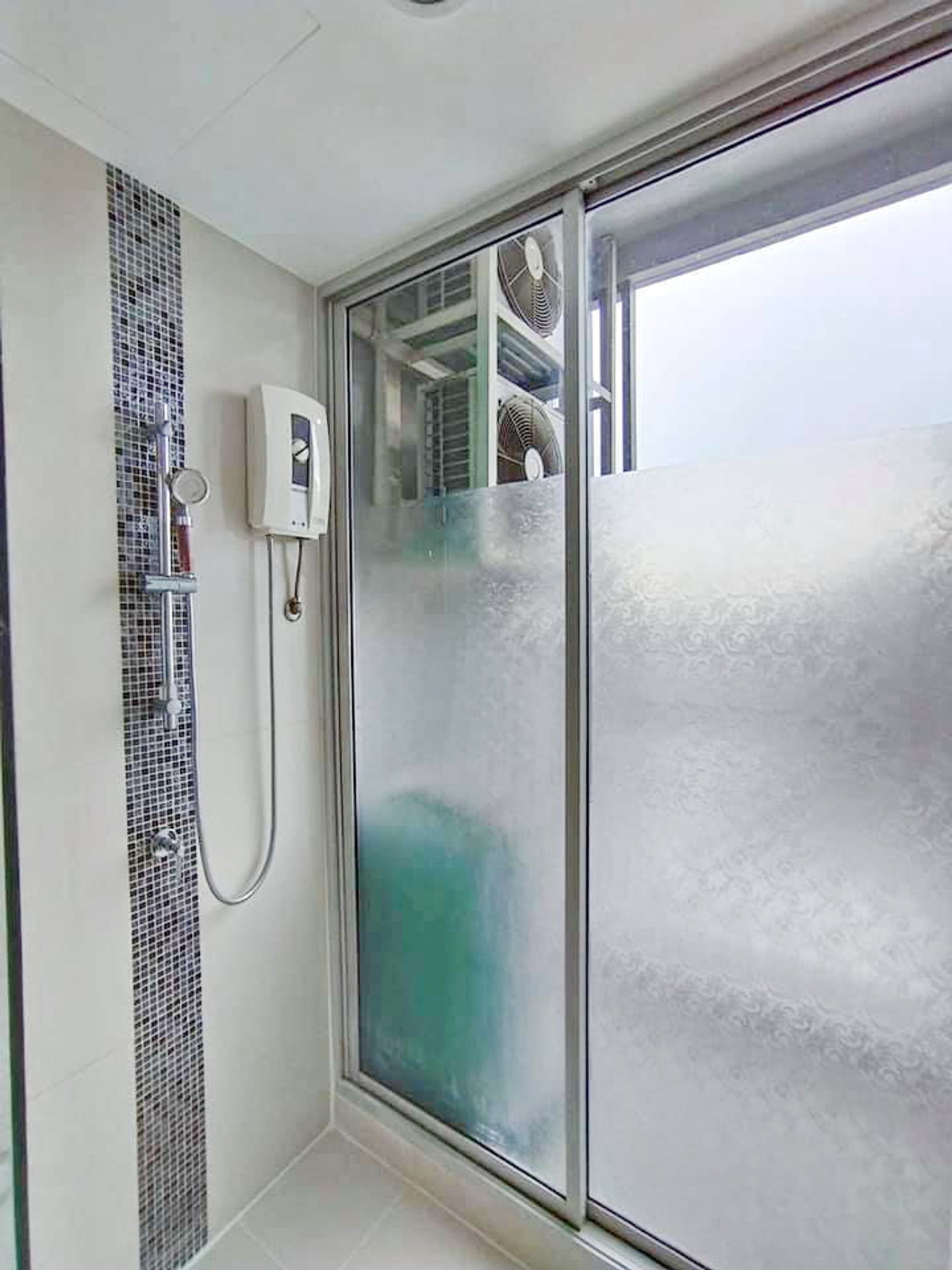 For RentCondoRattanathibet, Sanambinna : Condo for rent, The Hotel Rattanathibet, has a washing machine, near the BTS, parking, no need to compete.