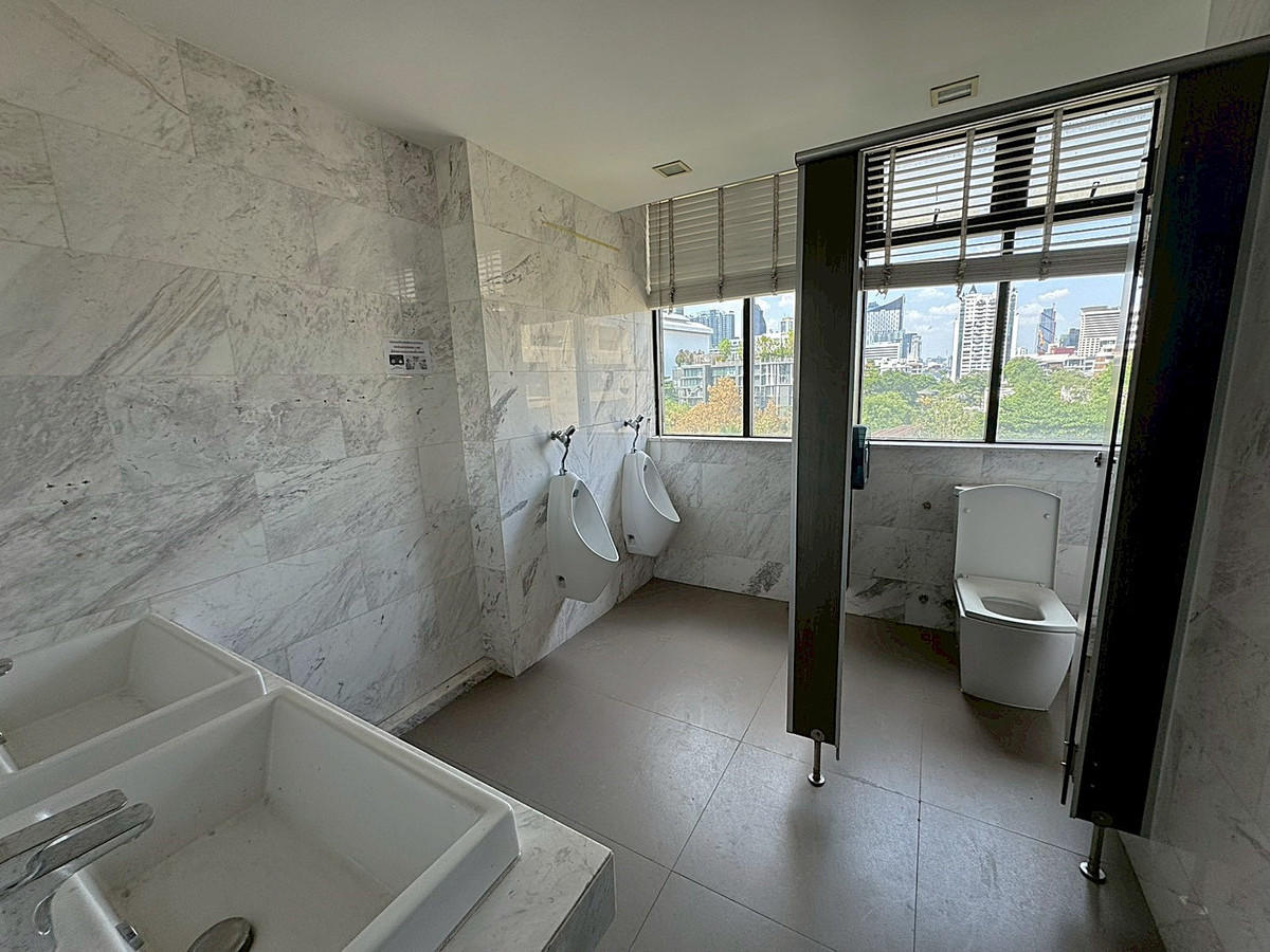 ให้เช่าร้านค้า/ตลาดนัดสุขุมวิท อโศก ทองหล่อ : พื้นที่ให้เช่า เหมาะทำร้านค้าและออฟฟิศสำนักงาน ใกล้ BTS พร้อมพงษ์ ** NO CO-AGENT ** 