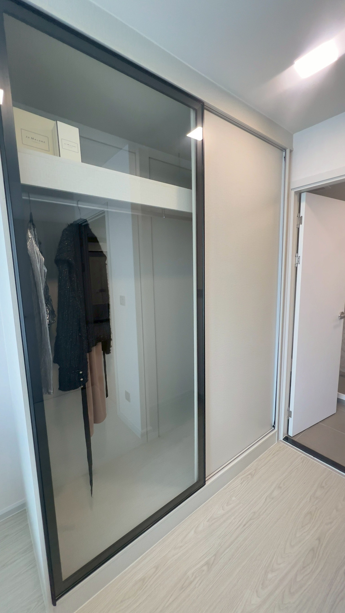 ขายคอนโดอ่อนนุช อุดมสุข : ขายห้อง Combine วิวสระ Olympic หนึ่งเดียวที่ Atmoz Oasis อ่อนนุช  ขนาดใหญ่ 55.52 ตารางเมตร 2 ห้องนอน 2 ห้องน้ำ พร้อมอยู่ ฟรีโอน