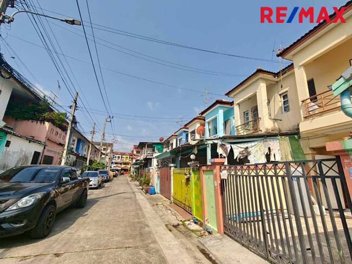 For SaleTownhomeBang kae, Phetkasem : House for sale, Nisa Phetkasem 69, Project 1, private zone, good structure, already painted, special price.