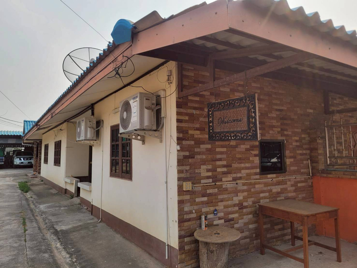 For SaleHousePhayao : House for sale with land, Chiang Kham District, Phayao, wide area with warehouse on an area of ​​278 sq m, suitable for doing business / commercial building.