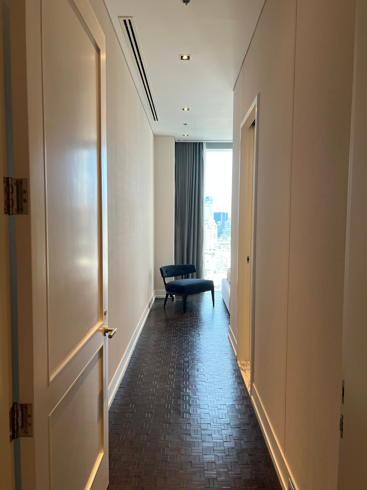 ขายคอนโดสาทร นราธิวาส : 🚨🔥 ขายด่วน | Ritz-Carlton Residences | 3 นอน | 211 ตร.ม. | ชั้น 28 | 65 ล้าน ALL-IN ⚡ ไม่มีค่าโอน ⚡ ไม่มีภาษี ⚡ ไม่มีค่าใช้จ่ายเพิ่ม | ~308K/ตร.ม. เทียบตลาด 440K/ตร.ม. 💰 ต่ำกว่าตลาด 30% 🏙️