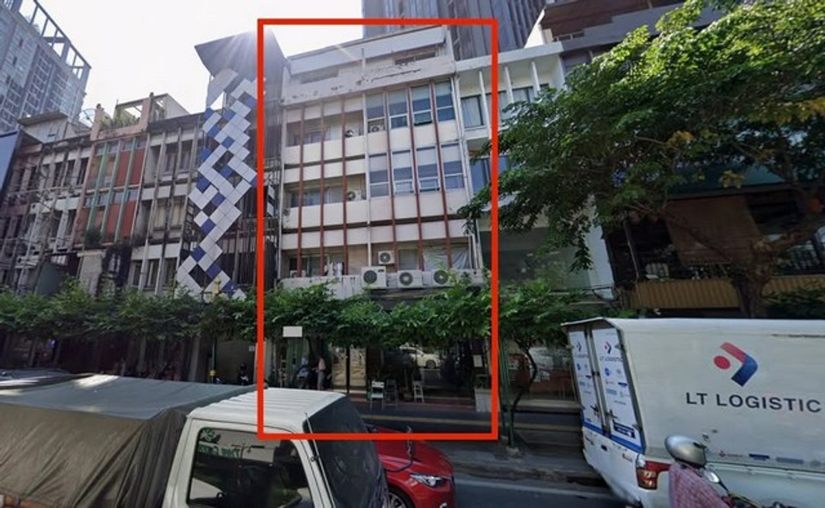 For RentShop HouseSukhumvit, Asoke, Thonglor : HR3365 Commercial building for rent, 2 units, next to Sukhumvit main road. Location with highest potential In the heart of the business district and residences for foreigners.
