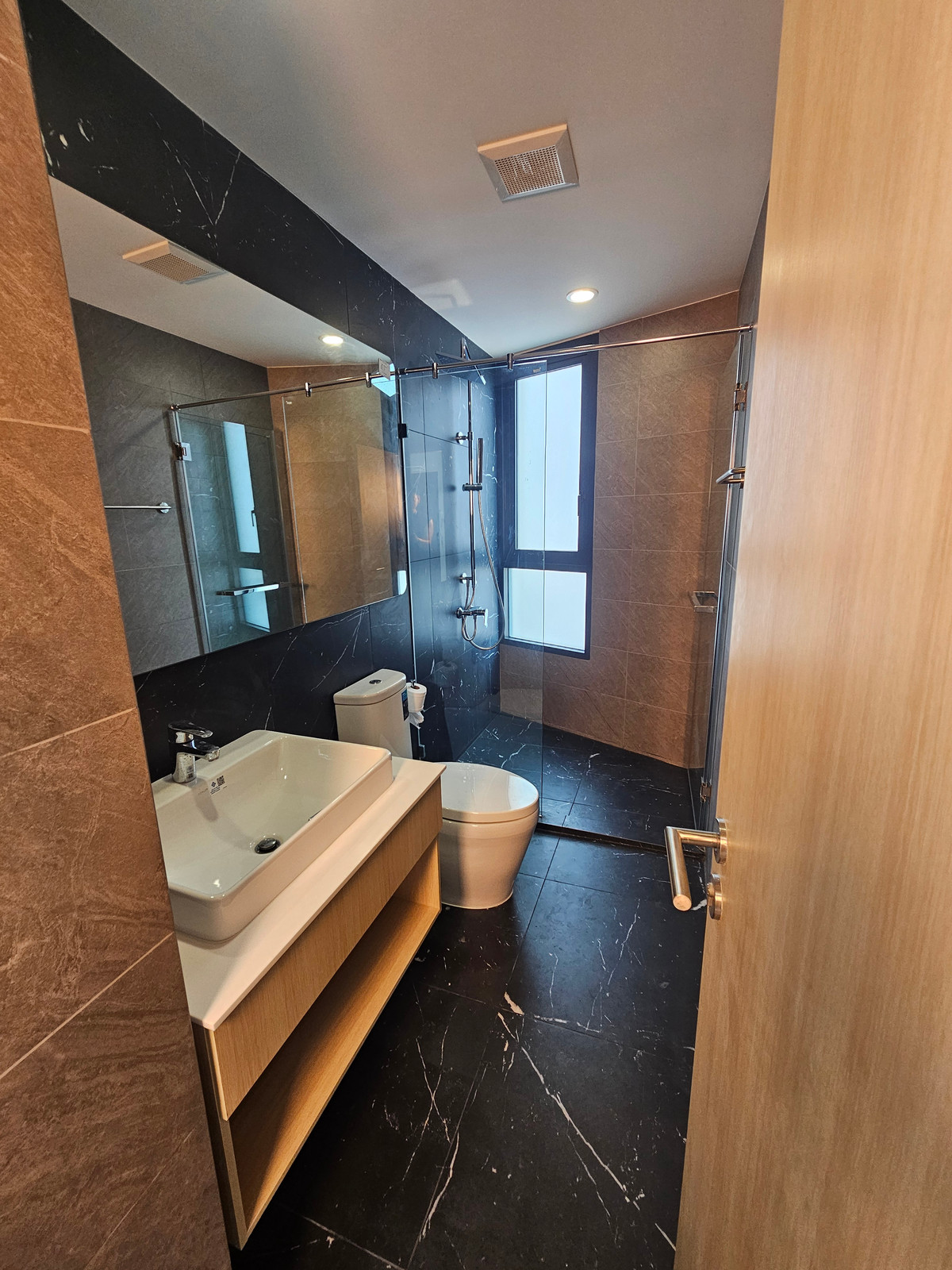 For RentCondoOnnut, Udomsuk : Beautiful room, high view, 2 bedrooms, near BTS Punnawithi, ready to move in immediately, special price!! Free common fees