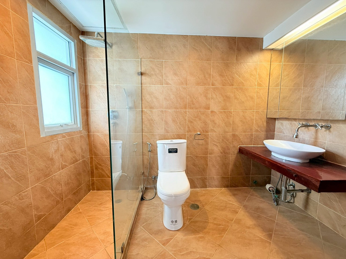 For RentCondoSukhumvit, Asoke, Thonglor : 🎉🌇 Condo for Rent – 4 Bedrooms near BTS Ekkamai | Regent on the Park Sukhumvit 61