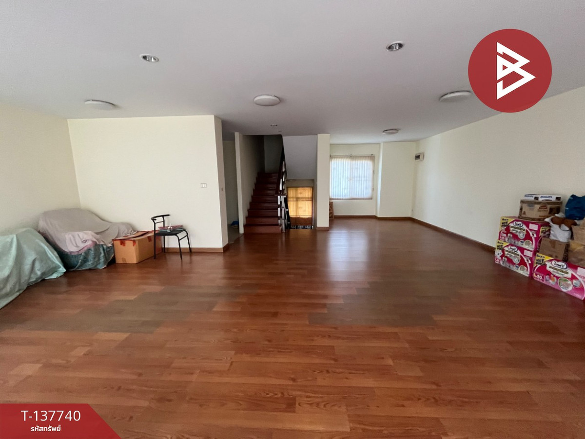 For SaleTownhomeSamut Prakan,Samrong : Townhouse for sale, 3 floors, area 32 sq m, Theparak, Samut Prakan.