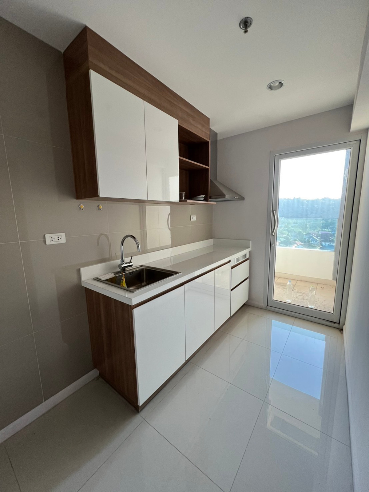 For SaleCondoSriracha Laem Chabang Ban Bueng : Sea Hill Condo for sale, Sriracha (Sea Hill Condo), best price in the project, room in very good condition, ready to move in, 1 bedroom type, size 43 square meters, 8th floor, mountain view, fresh nature.