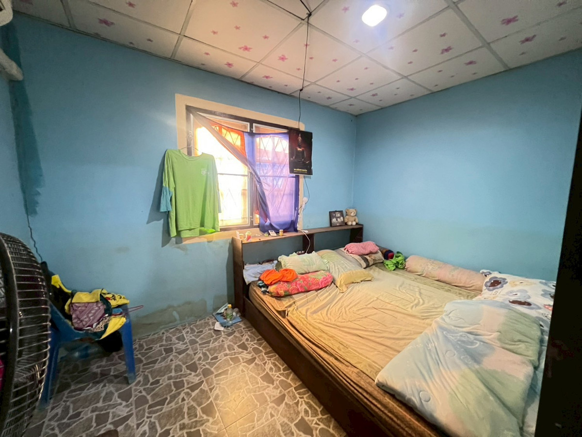 ขายบ้านสิงห์บุรี : บ้านเดี่ยว 2 ชั้น 42 ตร.ว. ครึ่งปูนครึ่งไม้สัก สภาพดี จ.สิงห์บุรี