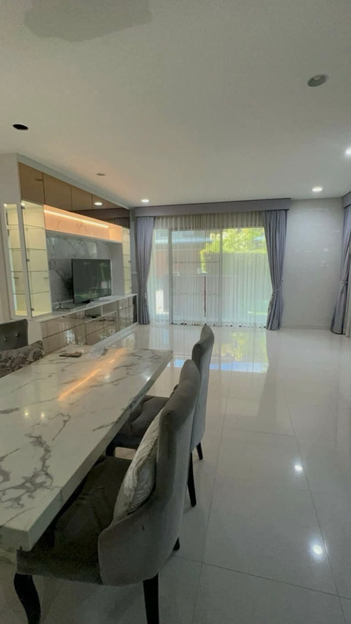 ให้เช่าบ้านปิ่นเกล้า จรัญสนิทวงศ์ : 🏡 ปล่อยเช่าบ้านเดี่ยว โครงการเศรษฐสิริ จรัญ–ปิ่นเกล้า
ทำเลดี ใกล้โรงพยาบาลศิริราช บนถนนเลียบรถไฟตลิ่งชัน เดินทางสะดวก