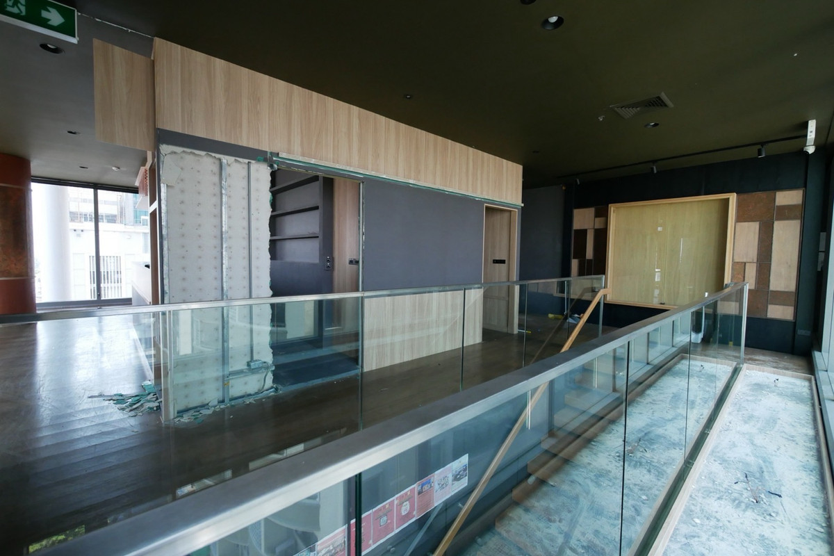 For RentRetail SpaceSukhumvit, Asoke, Thonglor : Duplex Retail Space for Rent in Asoke. Near BTS, Emsphere, and office buildings. suitable for restaurants, bar, & lifestyle