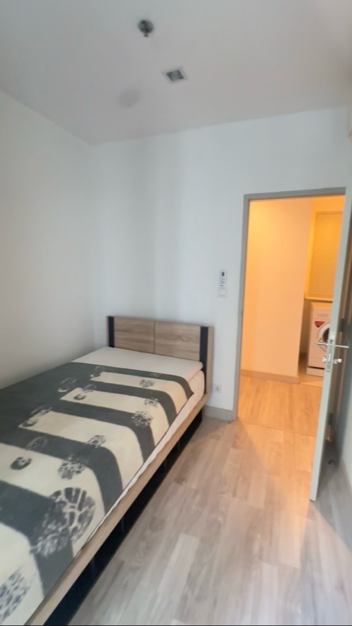 ให้เช่าคอนโดพระราม 9 เพชรบุรีตัดใหม่ RCA : ด่วน ‼️ Ideo mobi rama9 ‼️ห้องใหญ่ 57ตรม. 
2bed 2bath 28,000/เดือน พร้อมเข้าอยู่ 
เดินไป mrt rama9 ได้เลย ✨