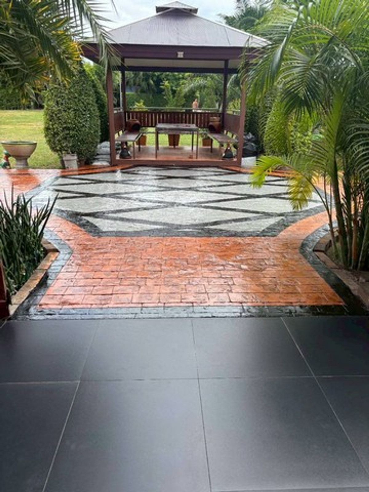 ขายบ้านพัทยา บางแสน ชลบุรี สัตหีบ : ขายบ้านเดี่ยว 2 ไร่ 94.5 ตรว. ใกล้อ่างเก็บน้ำมาบประชัน 5 นอน 6 น้ำ มีบ้านพักรีสอร์ท 3 หลัง และห้องใต้ดินสุดหรู ใกล้สนามกอล์ฟและรร.นานาชาติ 