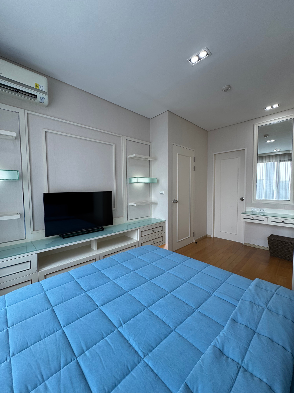 ให้เช่าคอนโดพระราม 9 เพชรบุรีตัดใหม่ RCA : ให้เช่า Villa Asoke Duplex ชั้นสูง พื้นที่กว้าง 90 ตร.ม. ห้องสวยหรูสภาพนางฟ้า