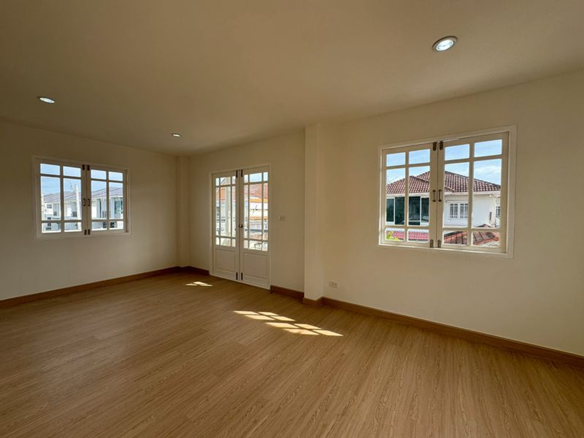 ขายบ้านราษฎร์บูรณะ สุขสวัสดิ์ : บ้านเดี่ยวหลังมุม หมู่บ้านวรารมย์ ประชาอุทิศ 98 (Vararom Pracha Uthit 98) ขนาด 52.3 ตารางวา 3 ห้องนอน  รีโนเวทใหม่พร้อมอยู่ ซอยประชาอุทิศ 98 ถนนประชาอุทิศ แขวงทุ่งครุ เขตทุ่งครุ กรุงเทพมหานคร