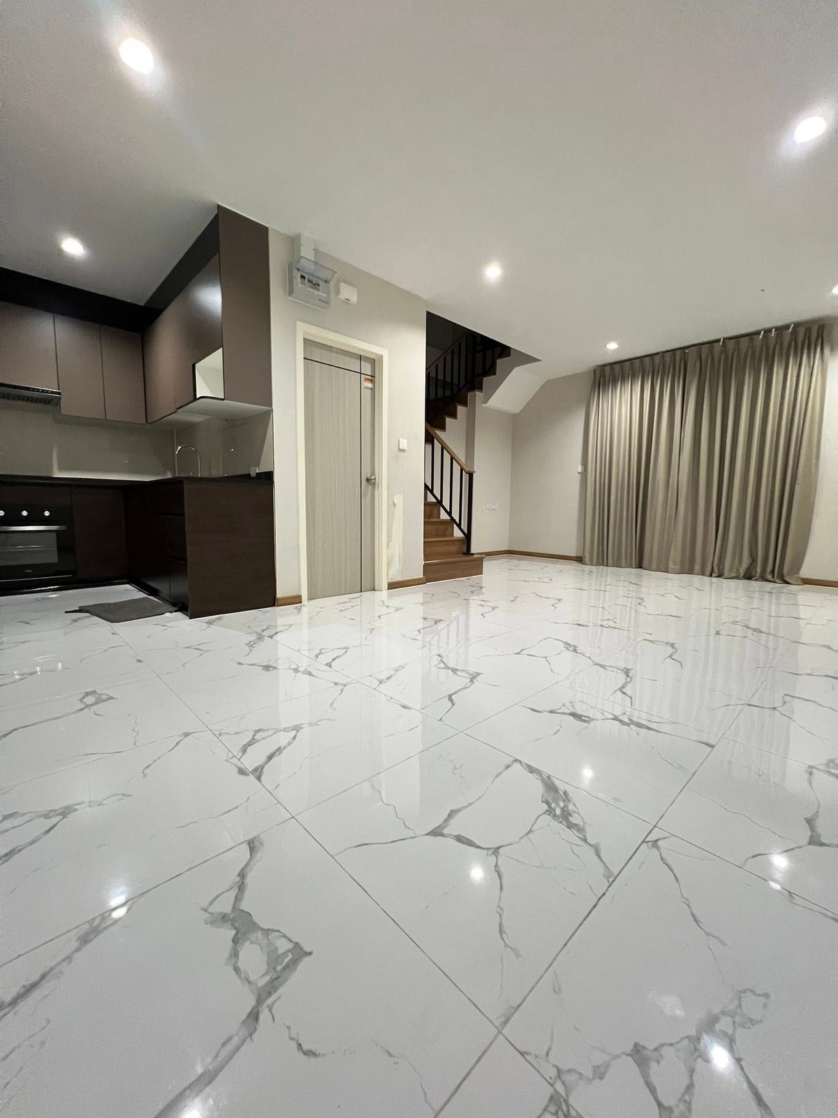 ให้เช่าทาวน์โฮมรัชดา ห้วยขวาง : WS6935 🏠 ทาวน์โฮม 3 ชั้นสิริเฮ้าท์ รัชดา 18 (หลังมุม) ใจกลางรัชดา–ลาดพร้าว ✨เพียง 50,000 บาท/เดือน