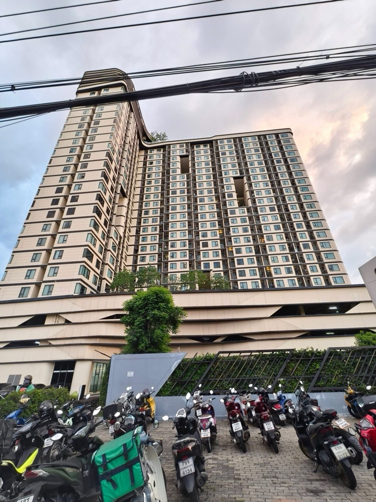 ให้เช่าคอนโดเกษตรศาสตร์ รัชโยธิน : 🔥🏙️ ลดราคาพิเศษ | ใกล้ ม.เกษตร + มีรถรับส่ง BTS | Chewathai Kaset-Nawamin 🚄💖