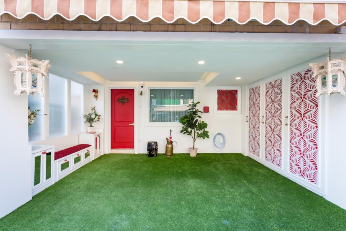 ให้เช่าทาวน์โฮมเลียบทางด่วนรามอินทรา : ทาวน์โฮมสุดหรู 4 ชั้น ตกแต่งสวยงาม ให้เช่า ย่านรามอินทรา-ประดิษฐ์มนูธรรม ใกล้แม็คโคร ฟู้ดเซอร์วิส ประดิษฐ์มนูธรรม เพียง 400 เมตร