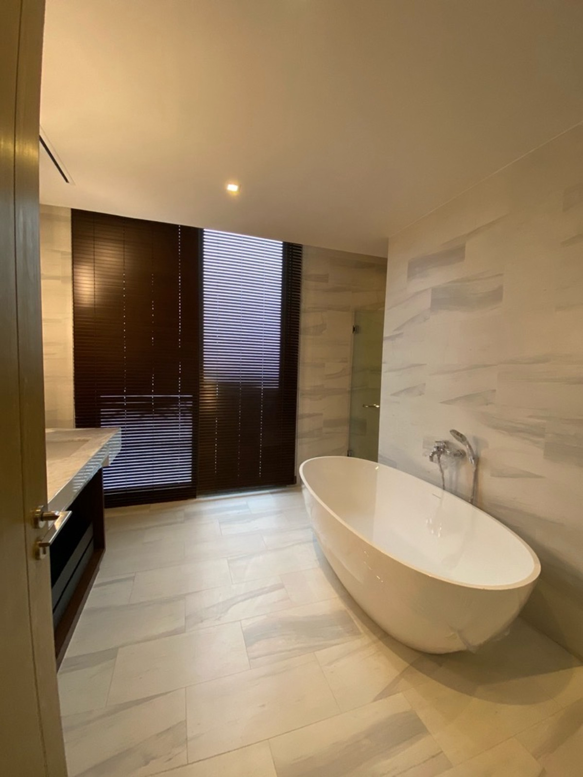 ให้เช่าทาวน์โฮมสุขุมวิท อโศก ทองหล่อ : Quarter39 4-bedroom luxury townhome 4 bed 5 bath 400sqm 3 parking 220 k/month 