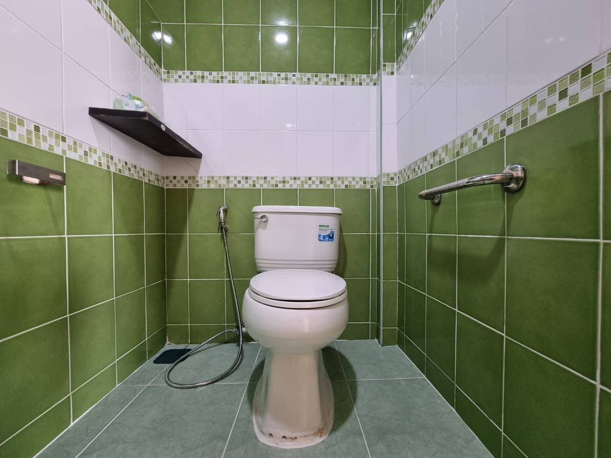 ขายอาคารพาณิชย์นนทบุรี บางใหญ่ บางบัวทอง : อาคารพาณิชย์ ซอยวัดลาดปลาดุก / 4 ห้องนอน (ขาย), Commercial Building Soi Wat Lat Pla Duk / 4 Bedrooms (FOR SALE) AOM097