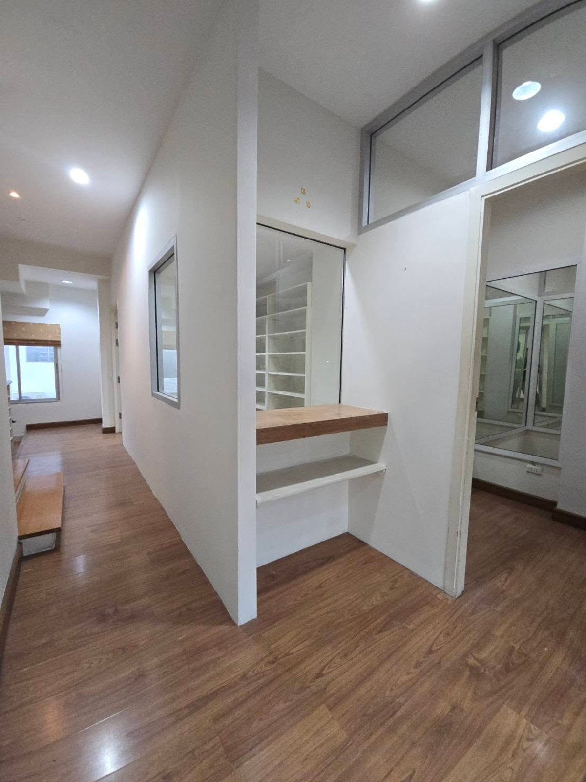 ขายทาวน์โฮมโชคชัย4 ลาดพร้าว71 : หลังมุม 26.7ตรว 6นอน5น้ำ2จอด ทาวน์โฮม 4 ชั้น บ้านกลางเมือง เออร์บาเนี่ยน ลาดพร้าว 71 