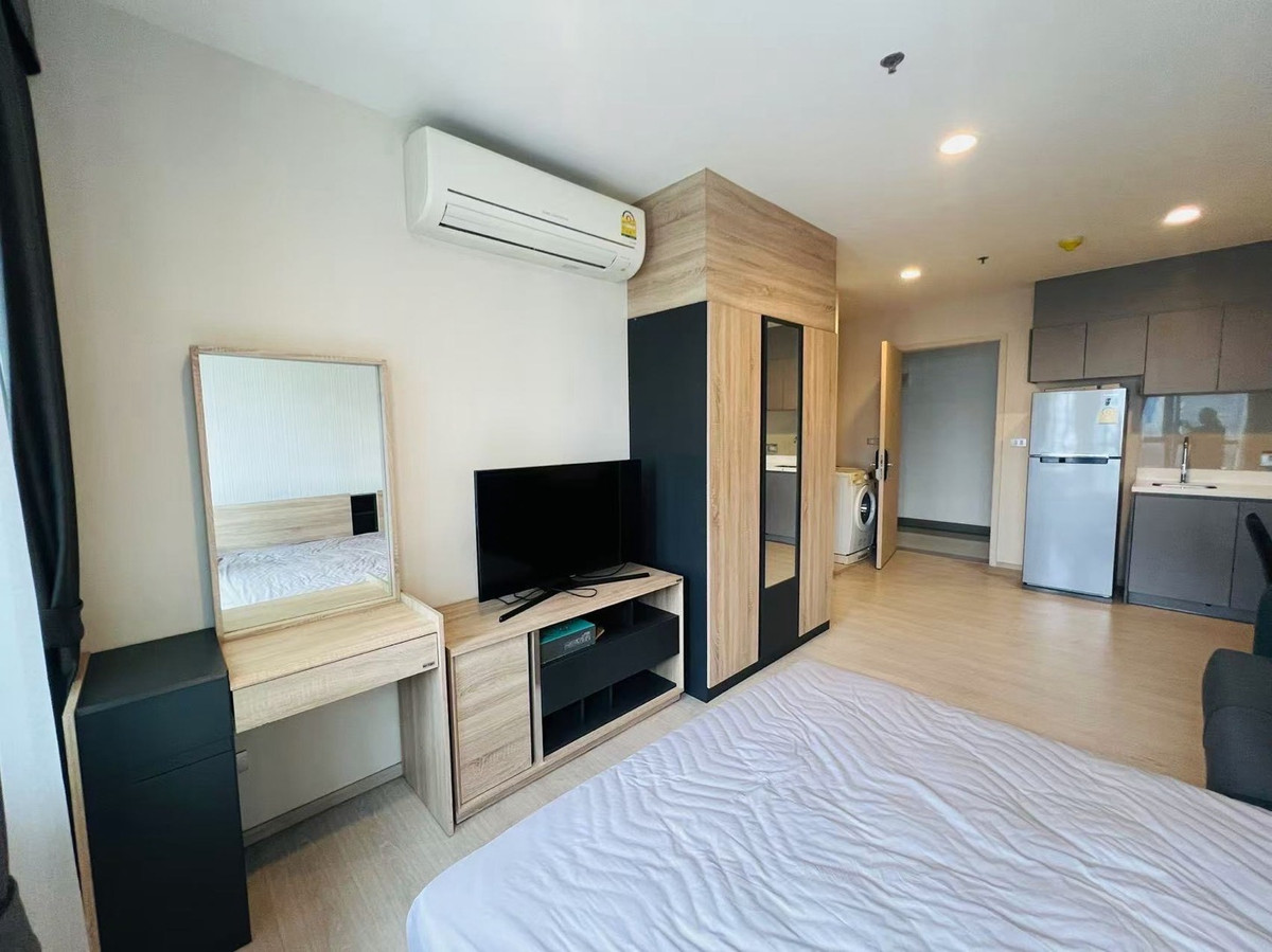 For RentCondoRama9, Petchburi, RCA : Rhythm Asoke is ready to move in with free Wi-Fi.