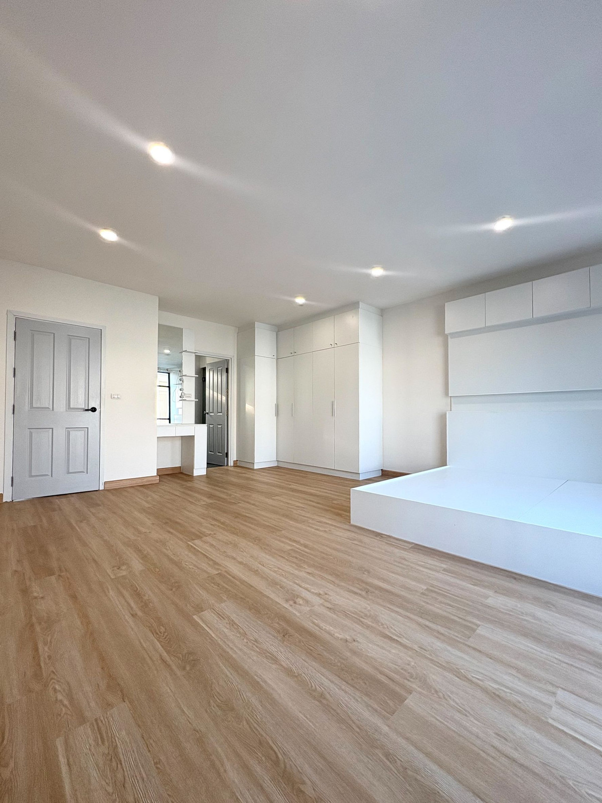 For SaleTownhomePattanakan, Srinakarin : 3-Storey Townhome for Sale – Patio Srinakarin-Rama9 Newly renovated and ready to move in, only 4.25 Million