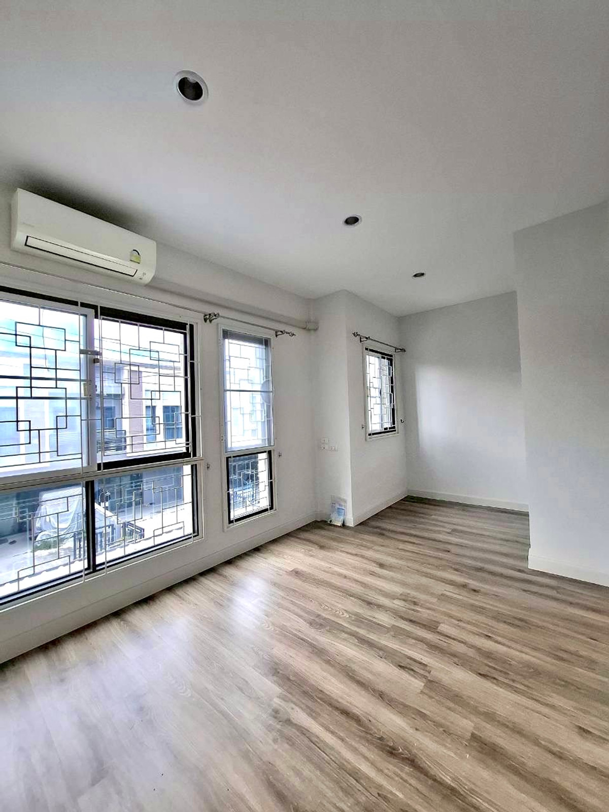 ขายทาวน์โฮมปทุมธานี รังสิต ธรรมศาสตร์ : เวิร์ฟ ติวานนท์ - รังสิต / 2 ห้องนอน (ขาย), VERVE Tiwanon - Rangsit / 2 Bedrooms (FOR SALE) BNS065