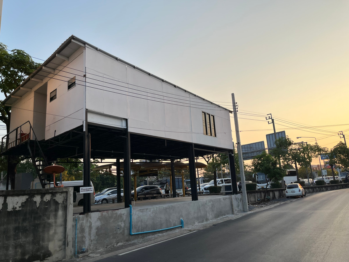 ขายสำนักงานเกษตร นวมินทร์ ลาดปลาเค้า : ขายที่ดินติดถนนเกษตรนวมินทร์ 20 ตรว. พร้อมออฟฟิต  ขาย 4.7 ล้าน  