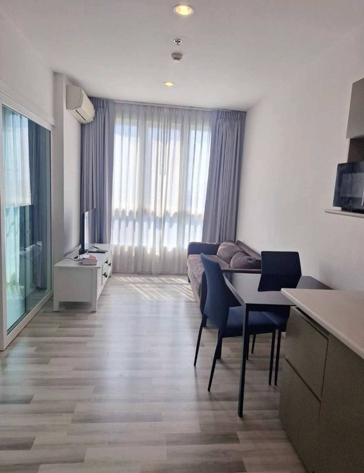 For RentCondoThaphra, Talat Phlu, Wutthakat : 🩷Condo for rent, The Key Sathorn-Ratchaphruek, size 1 bedroom, 32 sq m., price 12,900 baht (minimum 1 year contract) 
New room, new furniture and complete electrical appliances. There is a washing machine, refrigerator, water heater and microwave.
Locatio