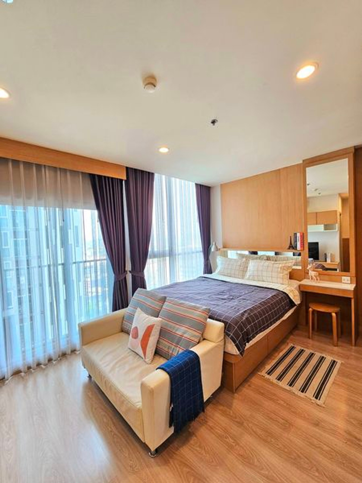 For RentCondoRatchadapisek, Huaikwang, Suttisan : +++Urgent rent+++ NOBLE REVOLVE RATCHADA ** Studio room size 24 sq m, ready to move in!!