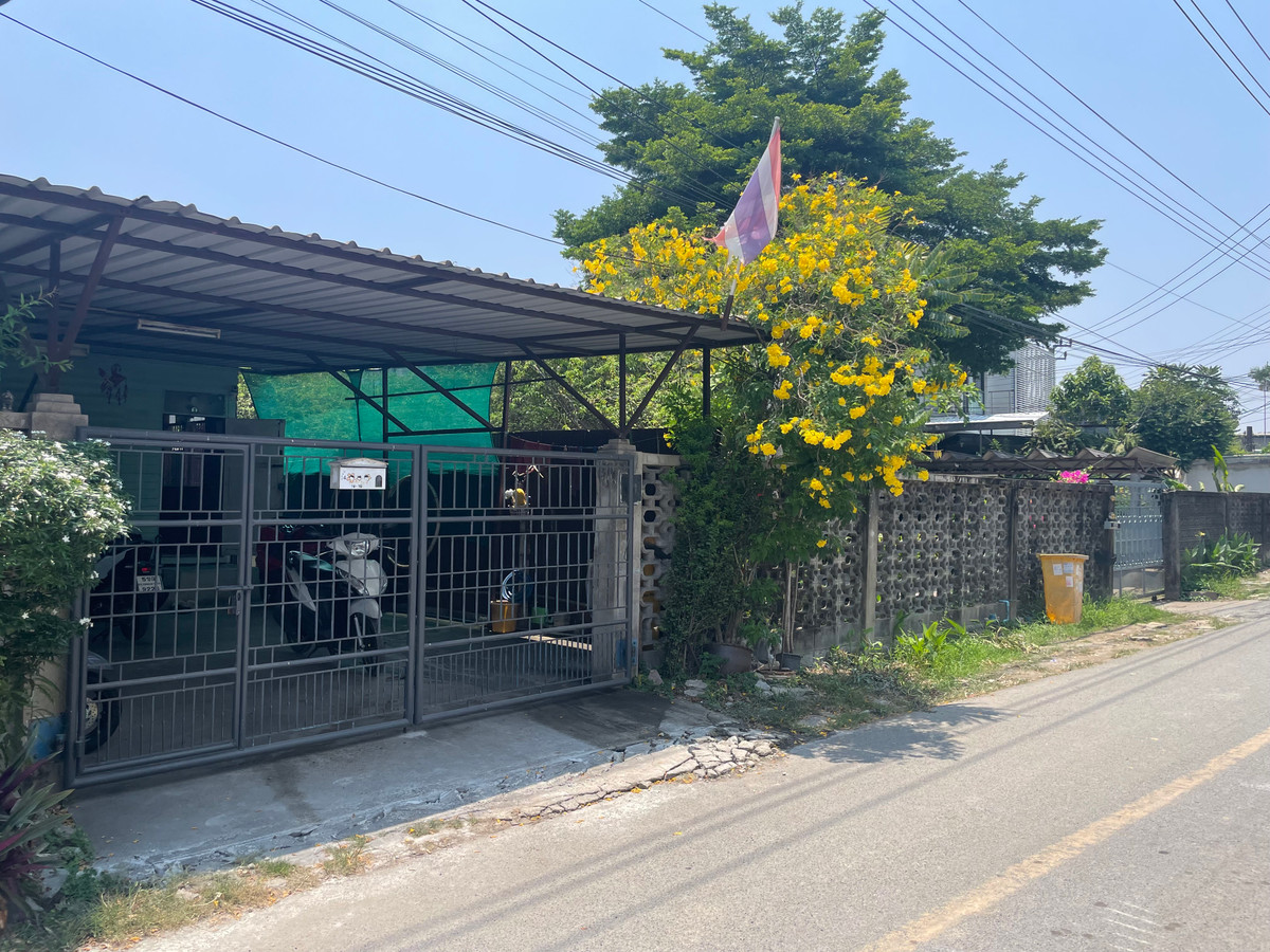 ขายที่ดินลาดกระบัง สุวรรณภูมิ : ขายที่ดิน ทำเลดี ใกล้สวนหลวง ร.9 (เฉลิมพระเกียรติ ร.9 ซอย 11)