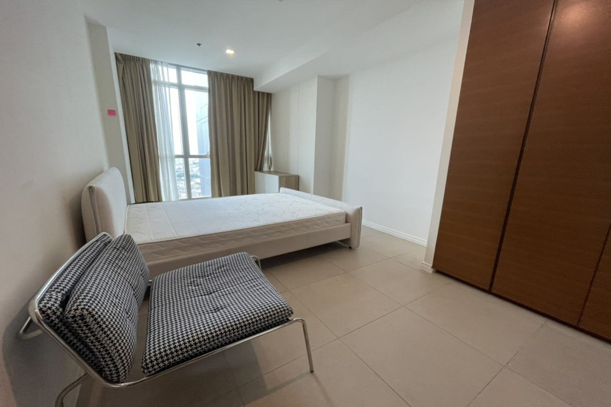 For SaleCondoWongwianyai, Charoennakor : 🔥 Sale with tenant !!  below market price 50% !! The River, 1 bedroom, 1 bathroom, high floor 34++, city view!!🔥 Code C20221206486 furnished, Special Deal!!📣📣