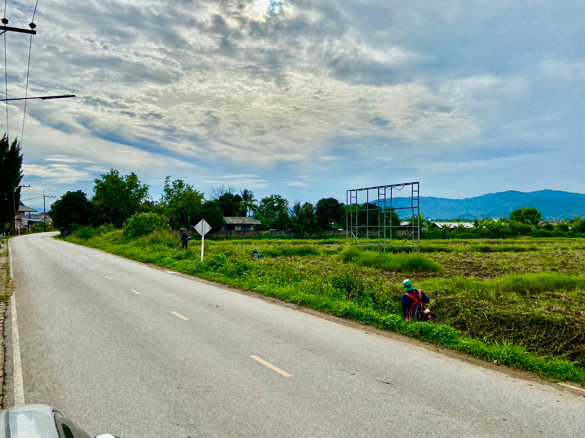 ขายที่ดินเชียงราย : ขายที่ดิน ทำเลทอง บ้านดู่ อ.เมือง จ.เชียงราย 17 ไร่ ๆ ละ 4 ล้าน ใกล้สนามบิน ม.ราชภัฏ สร้างหอพัก หมู่บ้านได้ ทำเลที่พักอาศัย