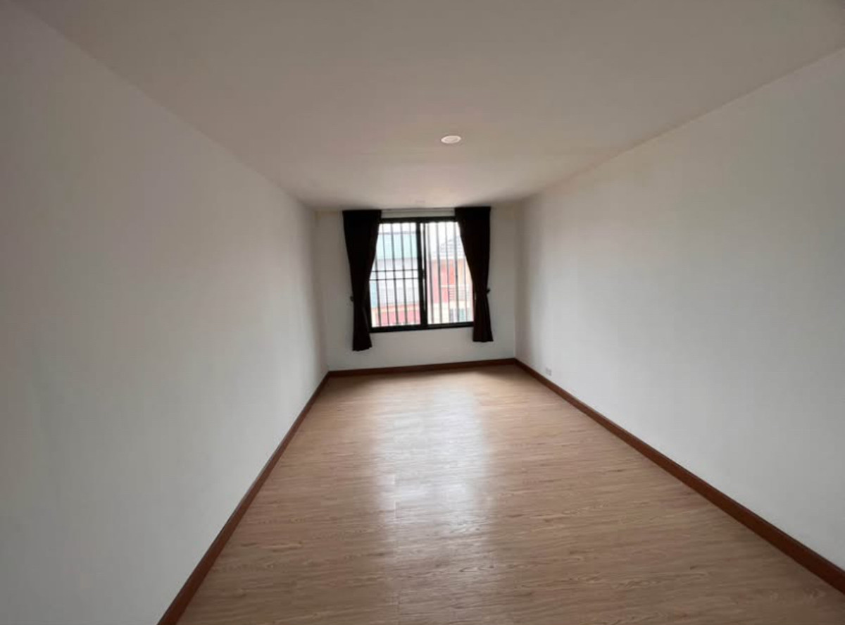 For RentTownhomeChaengwatana, Muangthong : Townhome/home office for rent Premium Golf Village, Muang Thong Thani, near IMPACT and Central Chaengwattana.