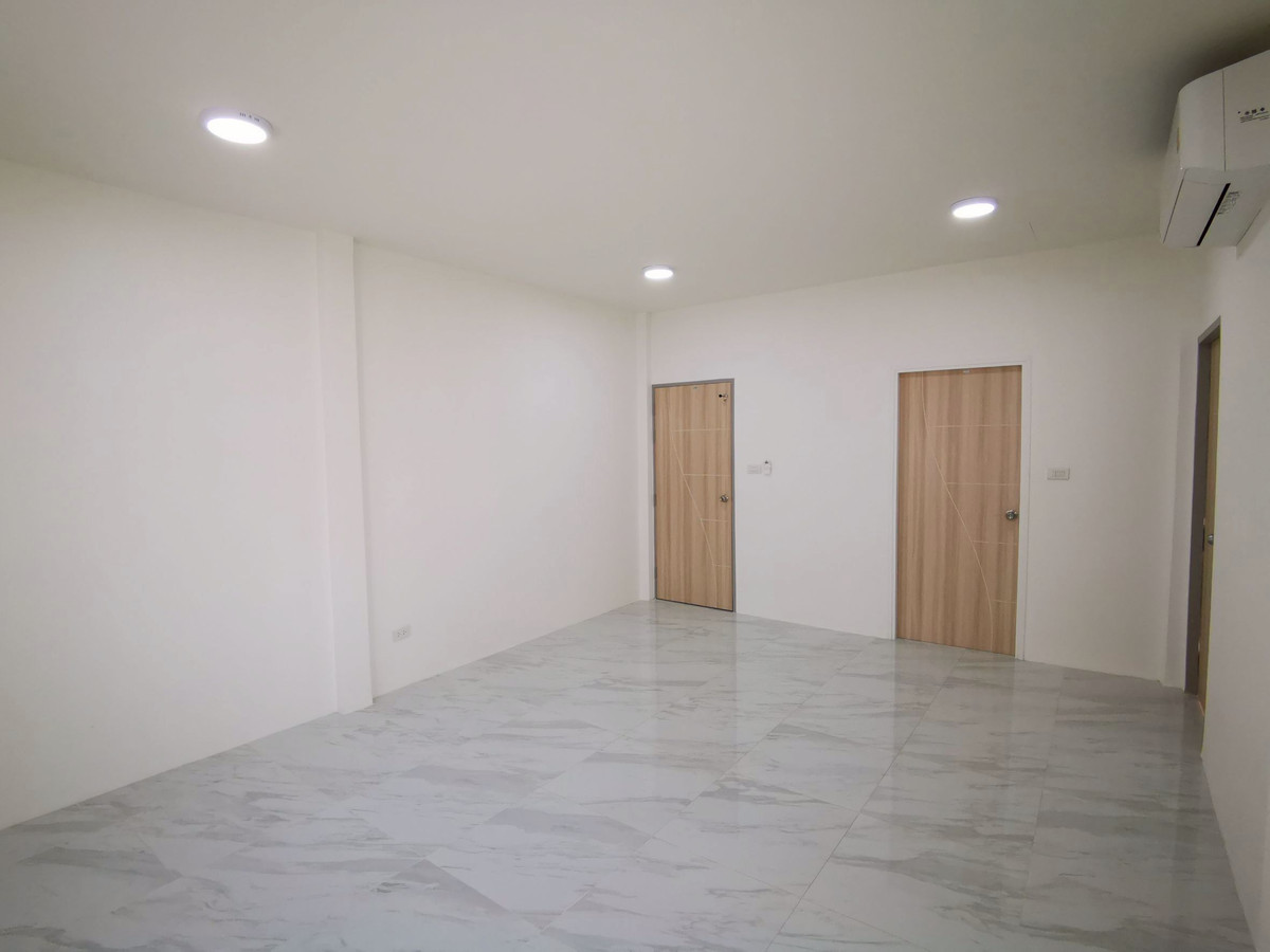 For RentHouseChokchai 4, Ladprao 71, Ladprao 48, : 2-story house, good location, beautifully decorated, for rent in Lat Phrao-Chokchai 4 area, near BTS Phawana, only 1.3 km.