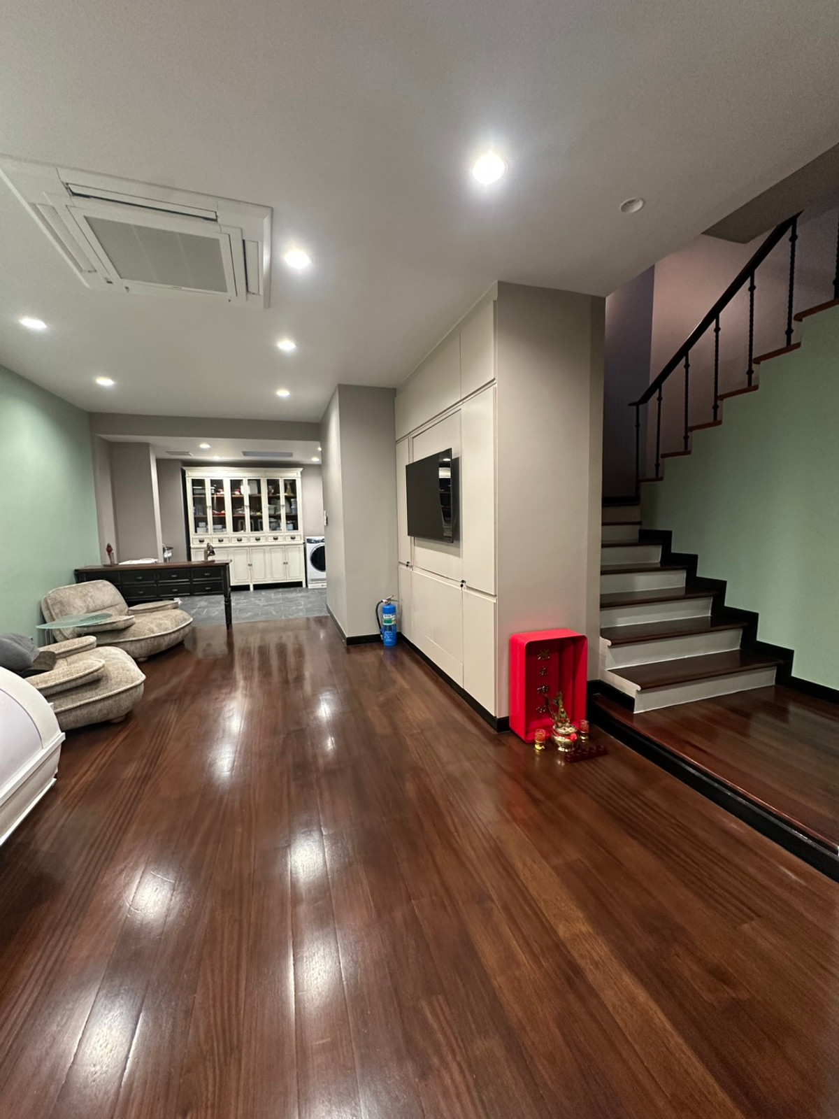 ขายบ้านสุขุมวิท อโศก ทองหล่อ : 🔥For Sale Renovated House in Thonglor! 4+1 Bedroom 370 sq.m fully Furnished Near Donki and BTS Thonglor Tel. 0863692224