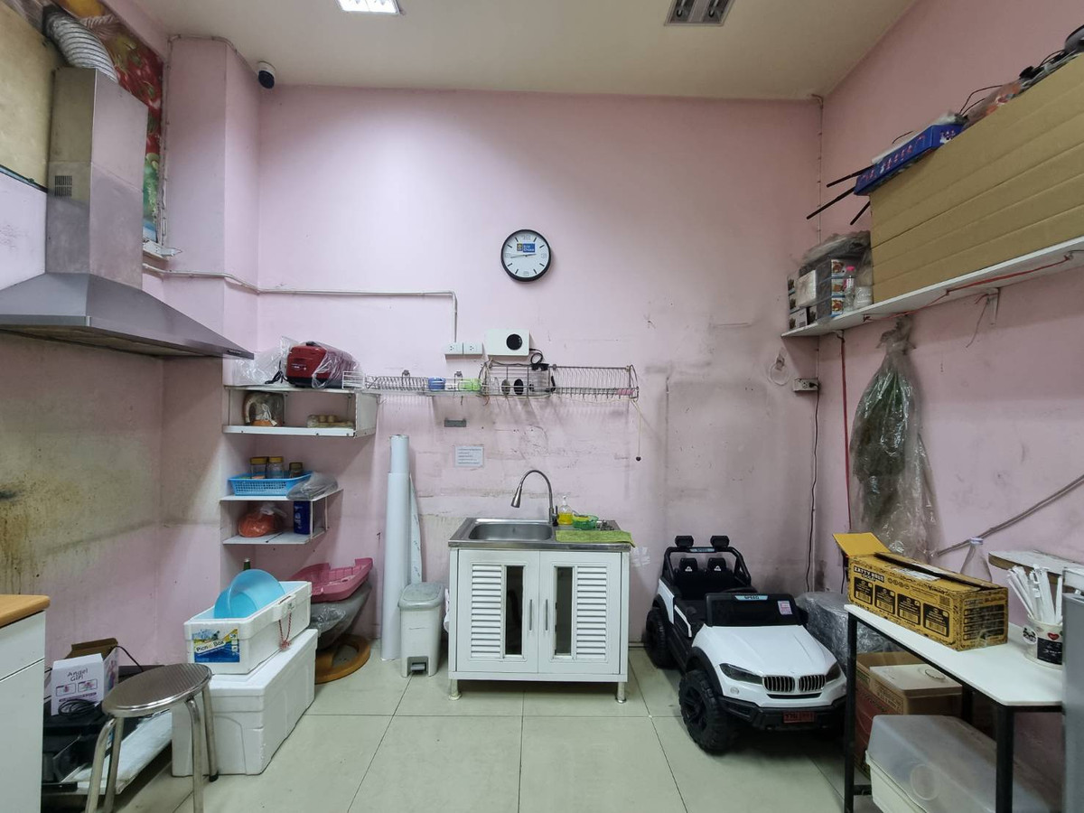 ขายอาคารพาณิชย์นนทบุรี บางใหญ่ บางบัวทอง : อาคารพาณิชย์ ซอยวัดลาดปลาดุก / 4 ห้องนอน (ขาย), Commercial Building Soi Wat Lat Pla Duk / 4 Bedrooms (FOR SALE) AOM097