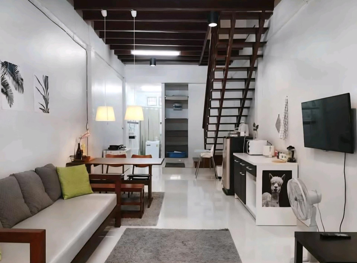 ให้เช่าทาวน์โฮมวงเวียนใหญ่ เจริญนคร : 📣 For Rent | Townhome 2 ชั้น ใกล้ BTS กรุงธนบุรี (ซอยเจริญนคร 18)
🏡 บ้านรีโนเวทใหม่ แต่งครบ พร้อมอยู่ ใกล้ไอคอนสยาม ใกล้สาทร