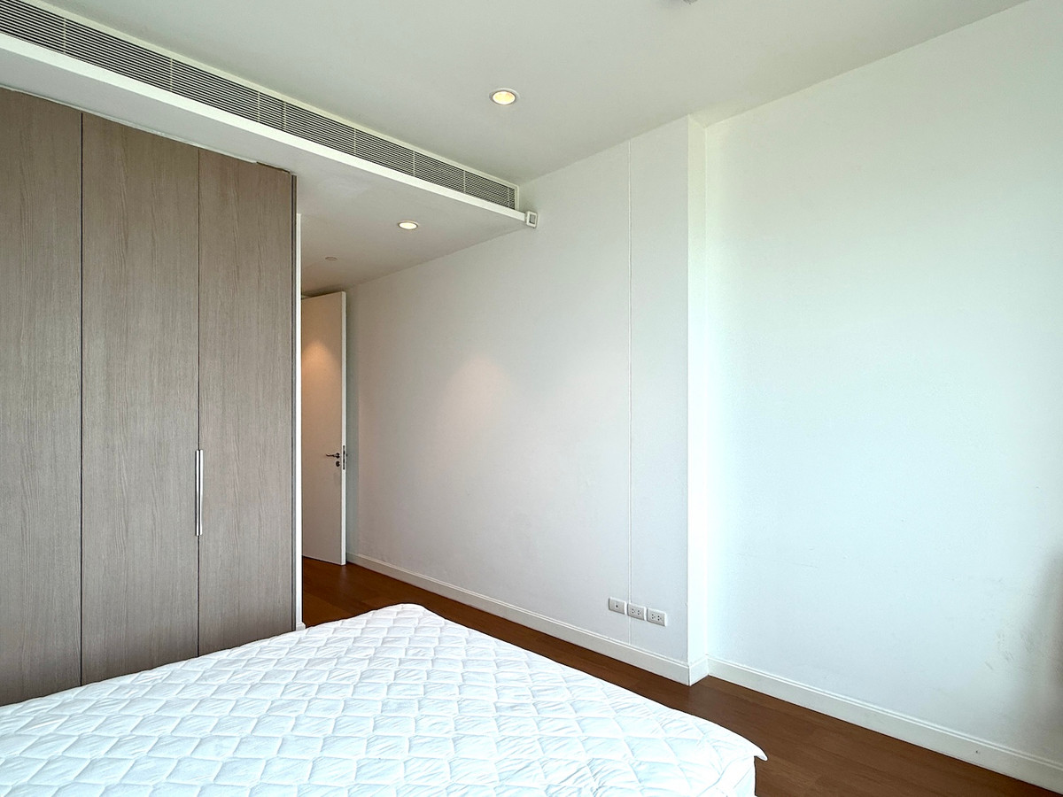 ให้เช่าคอนโดวิทยุ ชิดลม หลังสวน : คอนโด 3 ห้องนอน วิวสวน sport club ใกล้ BTS ราชดำริ