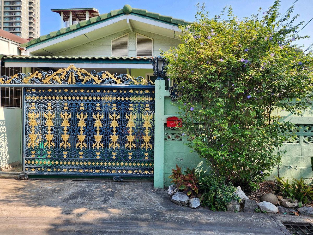 For SaleBang Sue, Wong Sawang, Tao Pun : Single-story house, Bang Sue location, near the market, near Yothinburana School.