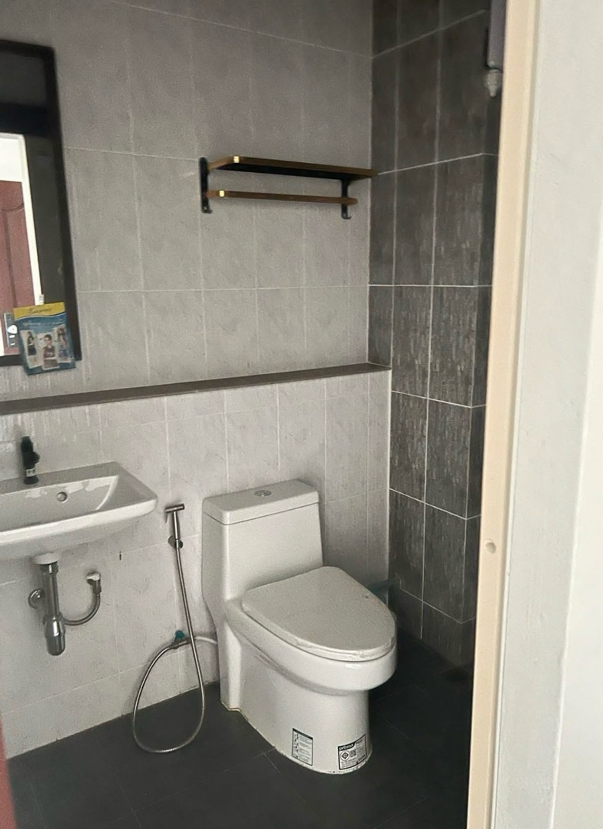 For RentShop HouseYaowarat, Banglamphu : For rent, commercial building, Yaowarat - Ratchawong, near MRT, Wat Mangkorn / Suea Pa / Yaowarat Road, tourist attractions.